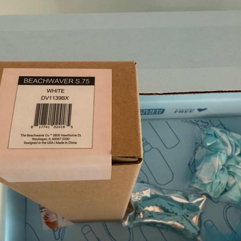 Beachwaver® S-Series S.75 Rotating Curling Iron Set w blue hair clip & scrunchie - Picture 6 of 12